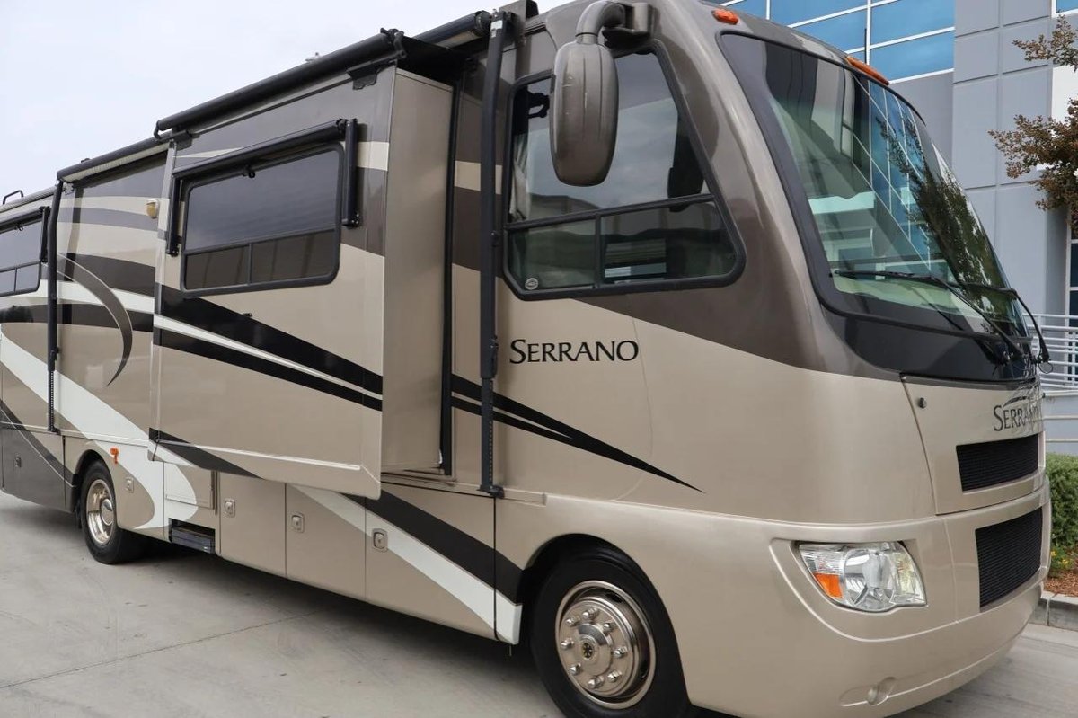 WORKHORSE CUSTOM CHASSIS MOTORHOME , 2009