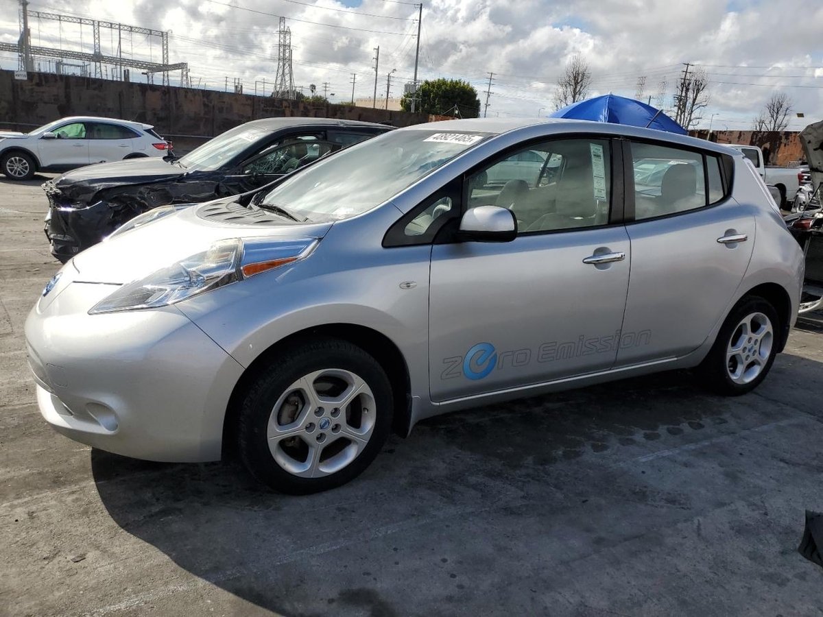 NISSAN LEAF , 2011