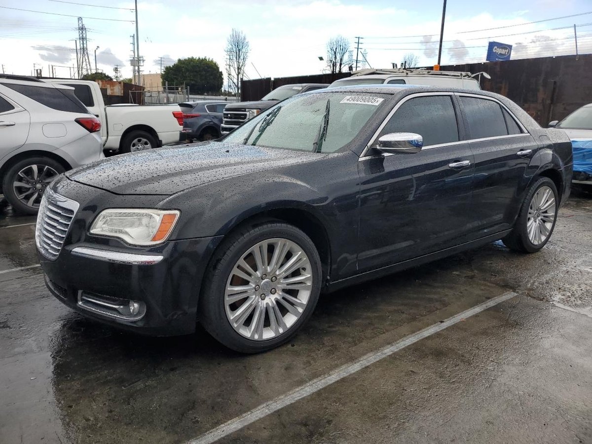 CHRYSLER 300 , 2011