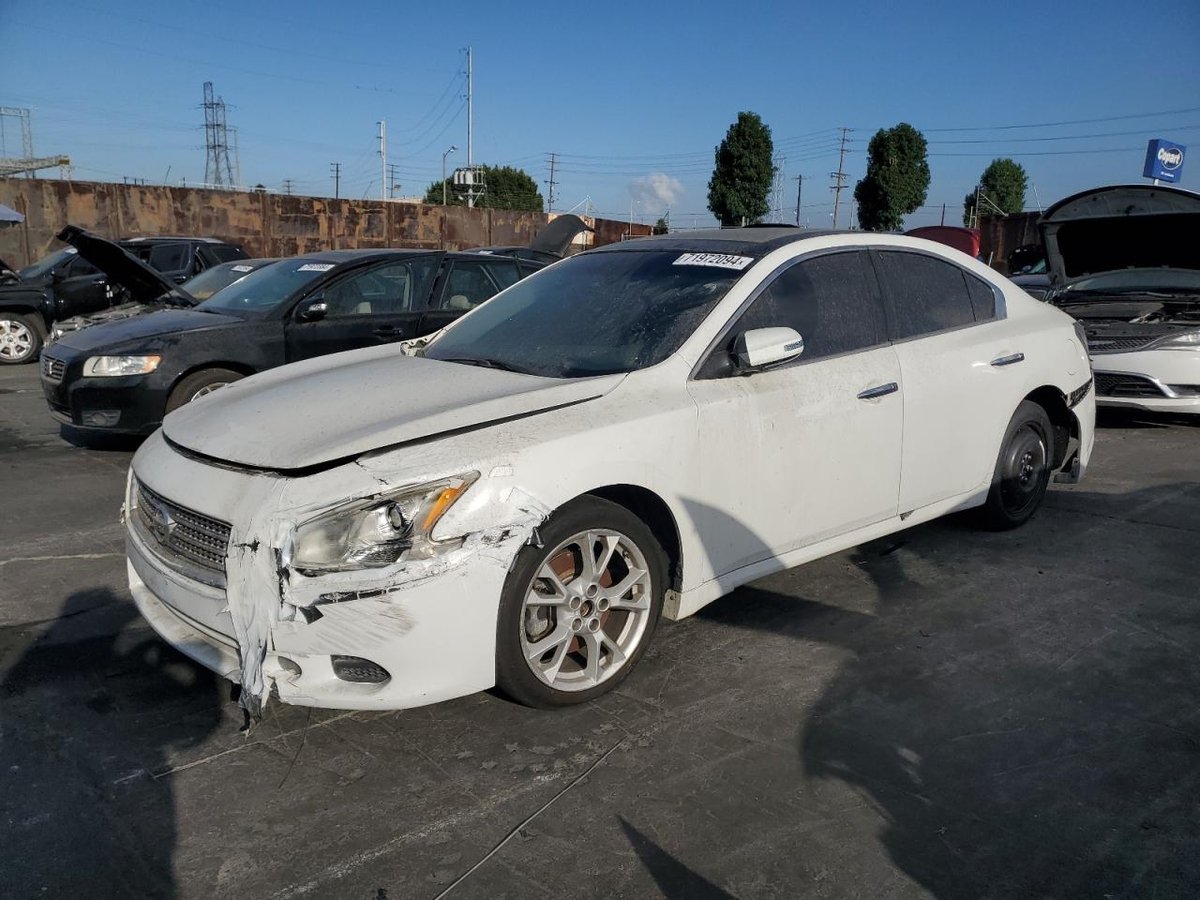 NISSAN MAXIMA , 2014