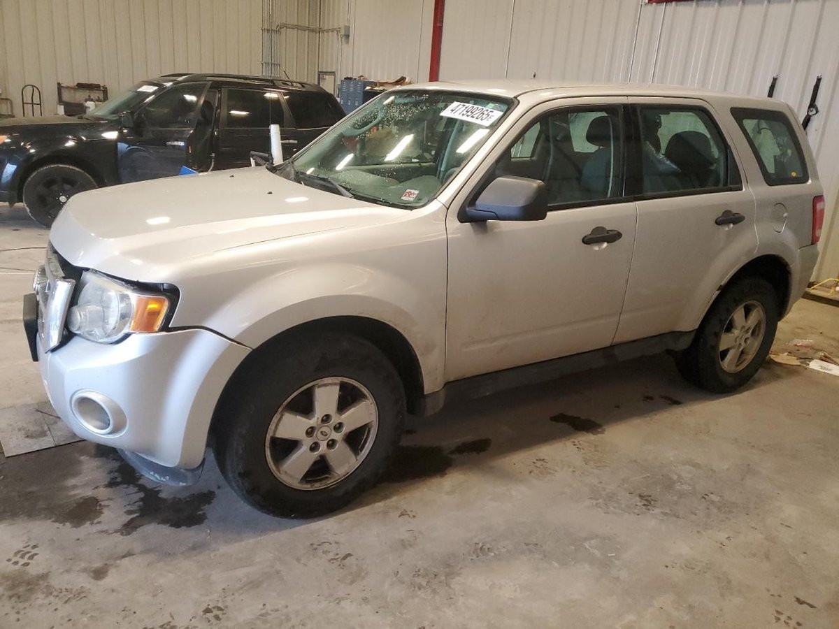 FORD ESCAPE , 2010