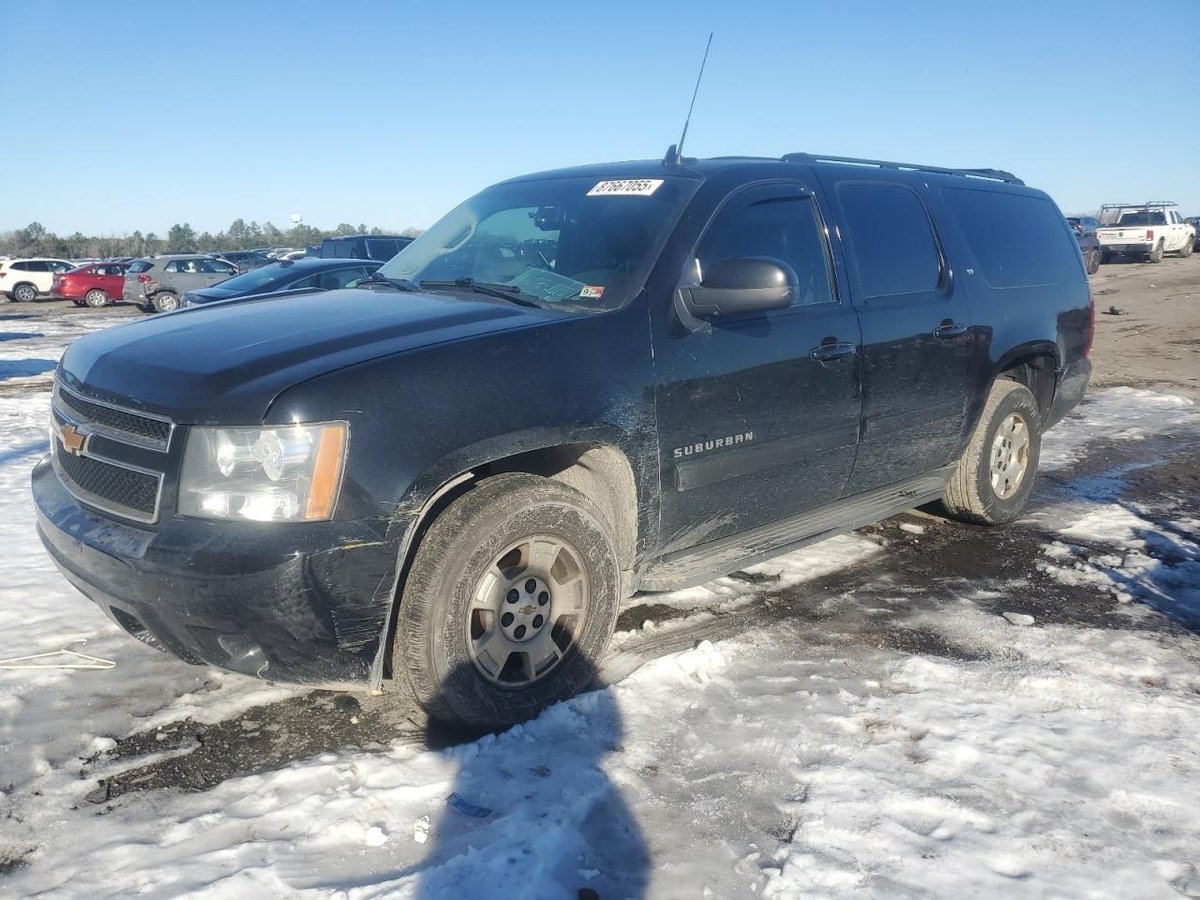 CHEVROLET SUBURBAN , 2013
