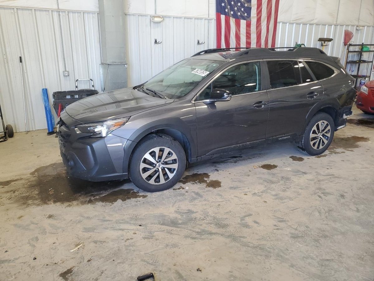 SUBARU OUTBACK , 2024