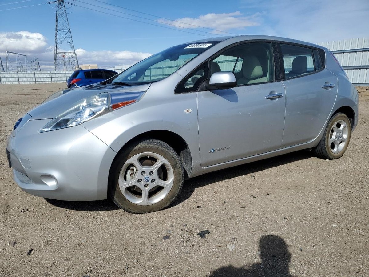 NISSAN LEAF , 2011