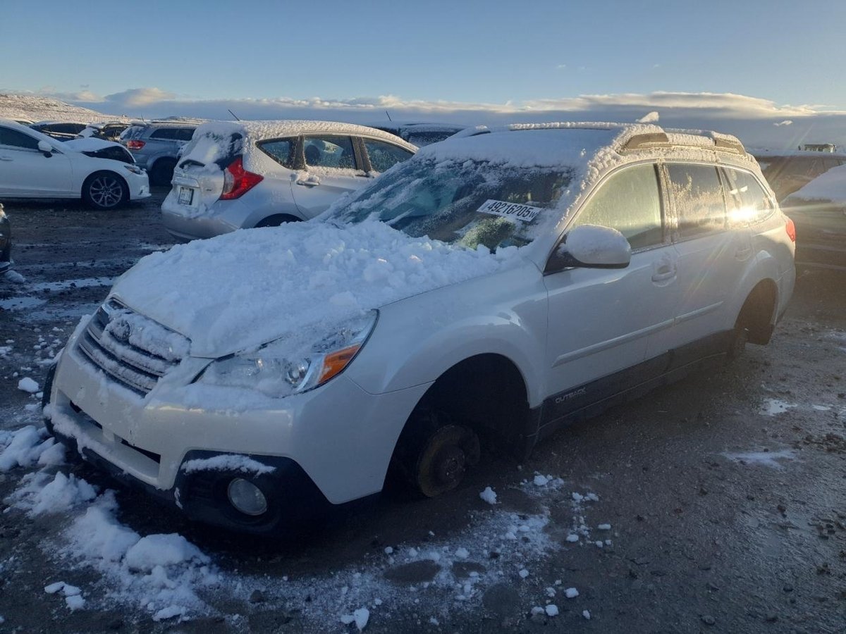 SUBARU OUTBACK , 2013