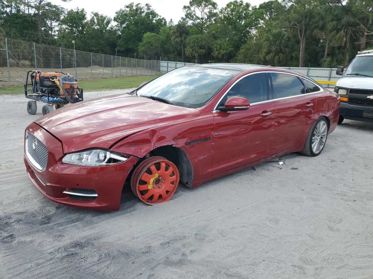 JAGUAR XJ , 2015