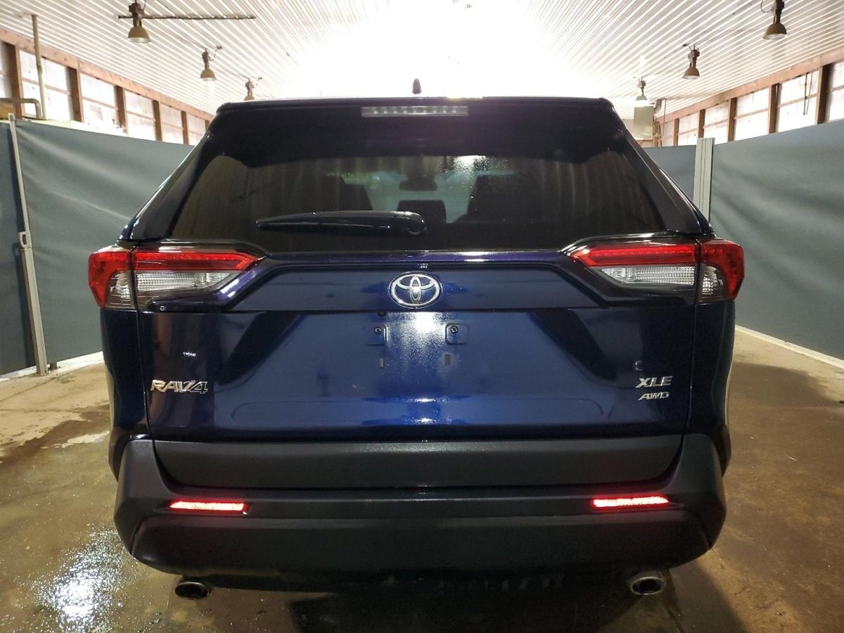 TOYOTA RAV4 XLE, 2021