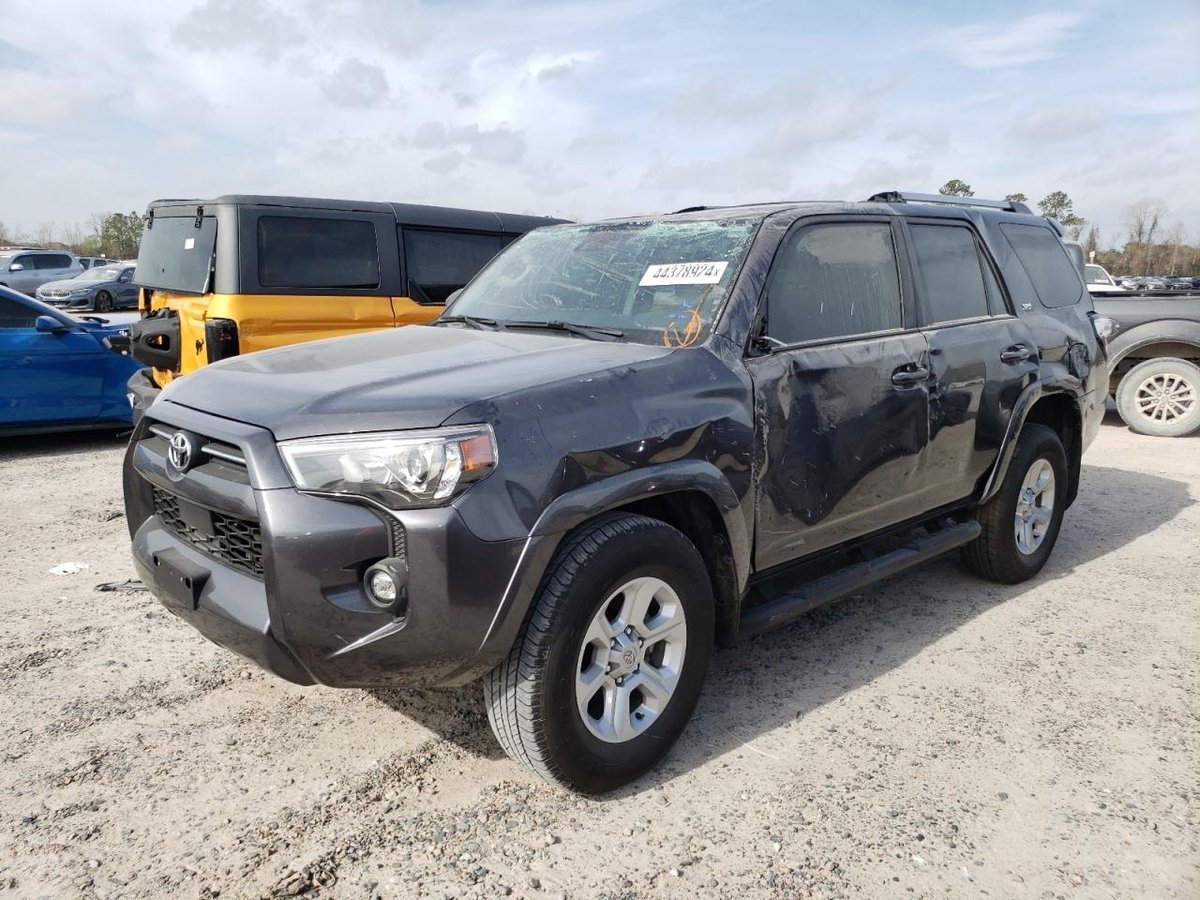 TOYOTA 4RUNNER SR, 2022