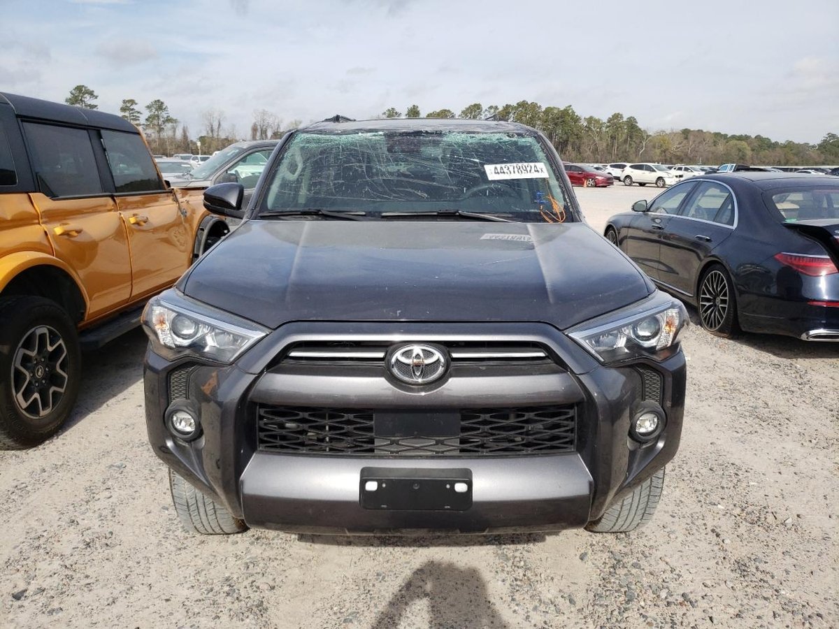 TOYOTA 4RUNNER SR, 2022