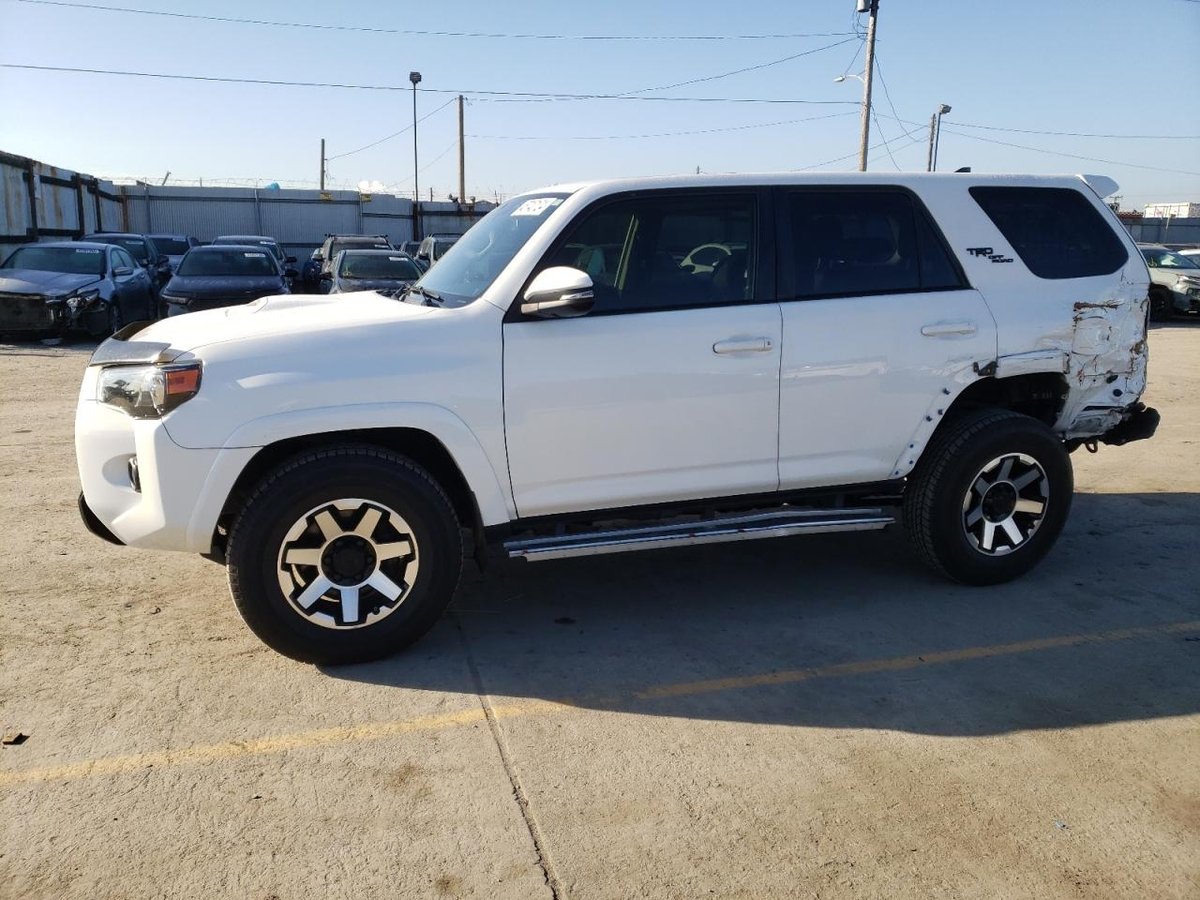 TOYOTA 4RUNNER SR, 2018