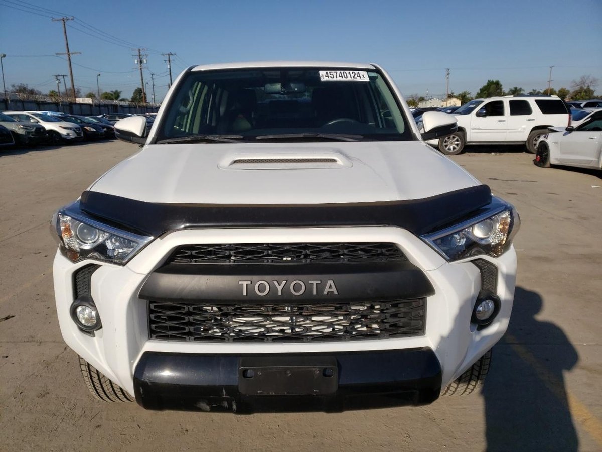 TOYOTA 4RUNNER SR, 2018