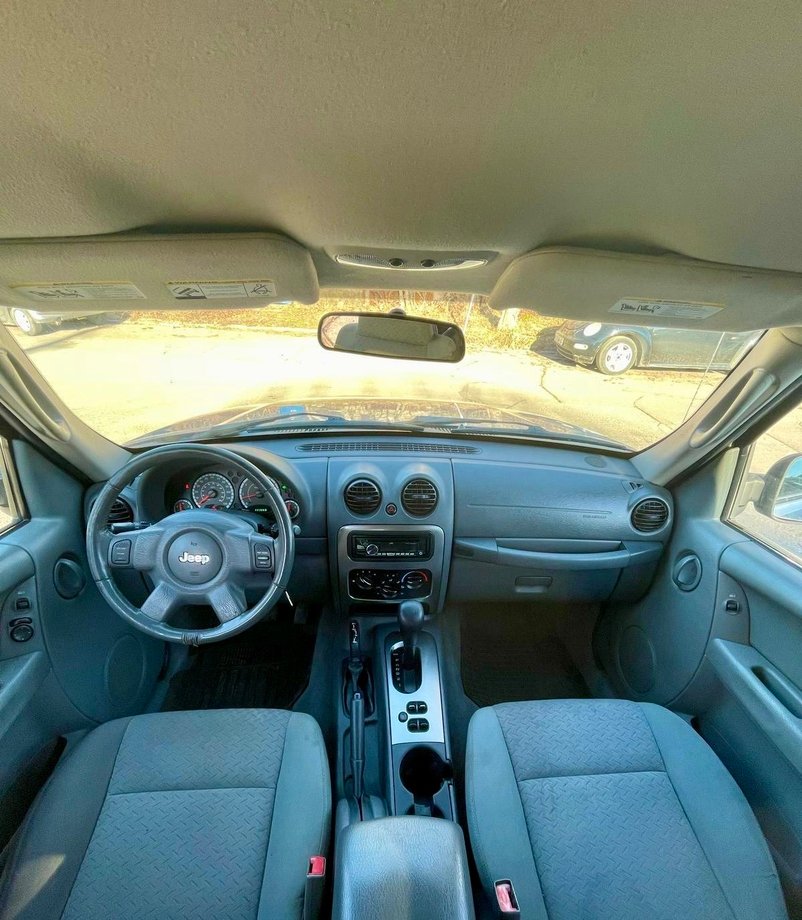 JEEP LIBERTY , 2006